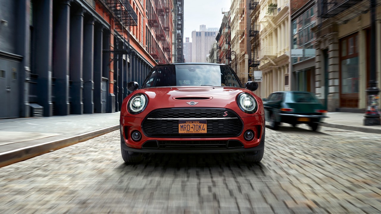 MINI Clubman MINI Clubman - vista frontal na rua